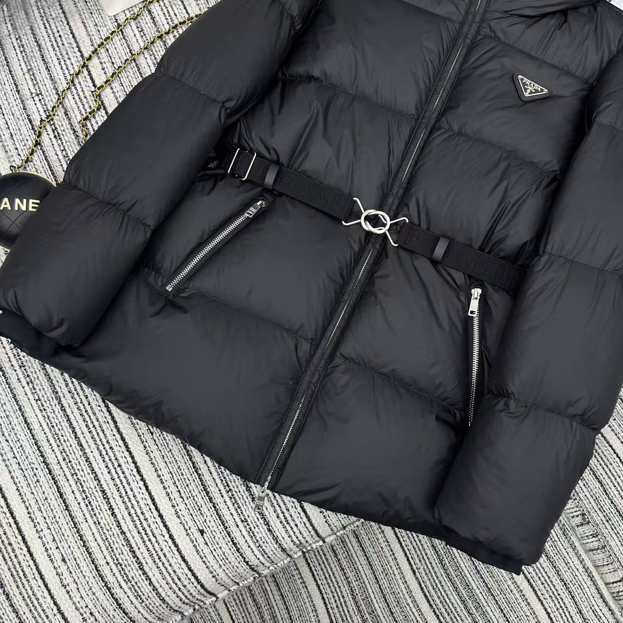【PRADA旗艦店】ダウンジャケット、ご好評に付き再入荷！-BRAND OFF