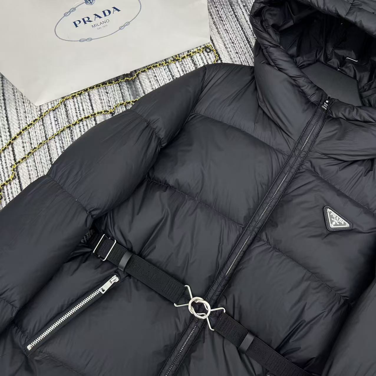 【PRADA旗艦店】ダウンジャケット、ご好評に付き再入荷！-BRAND OFF