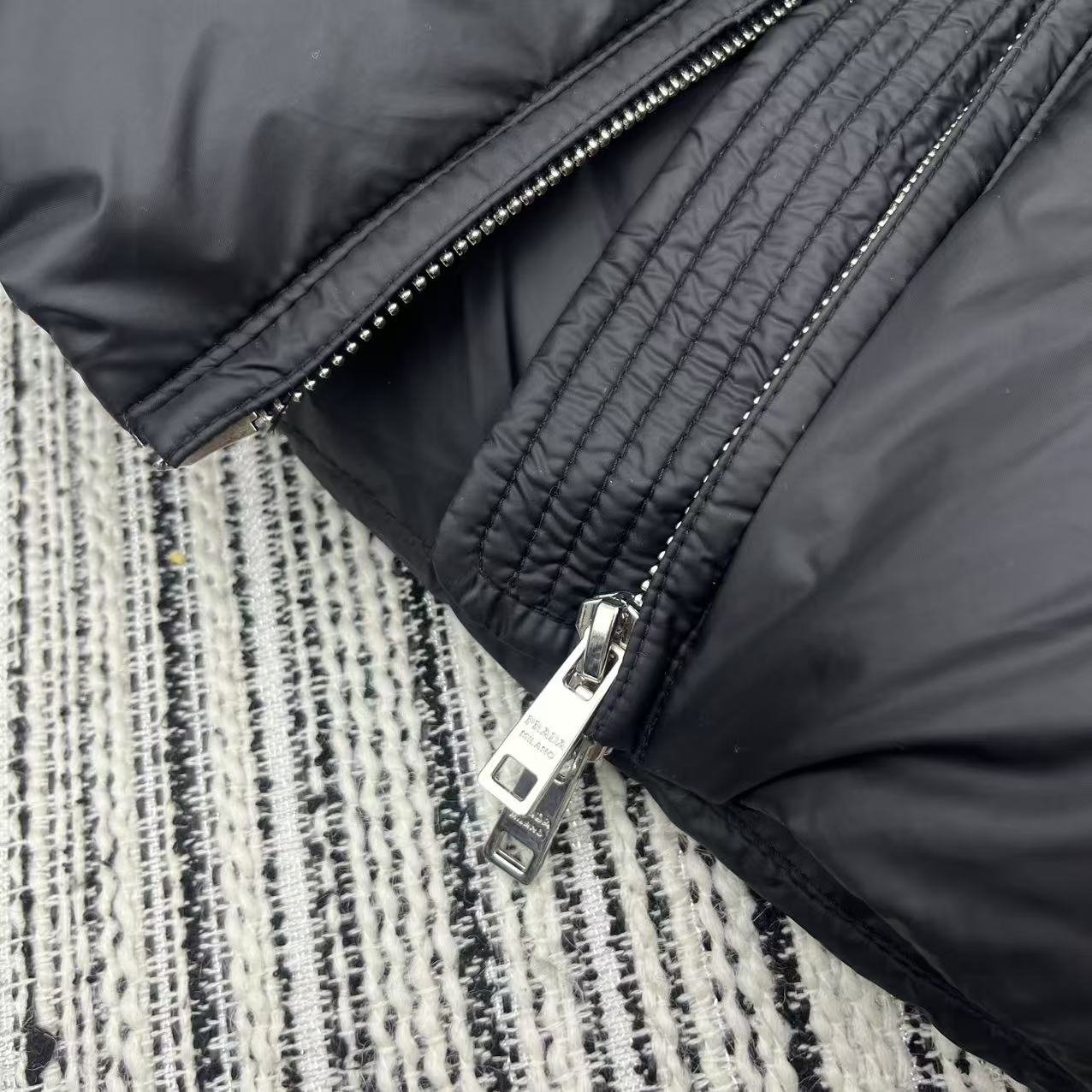 【PRADA旗艦店】ダウンジャケット、ご好評に付き再入荷！-BRAND OFF