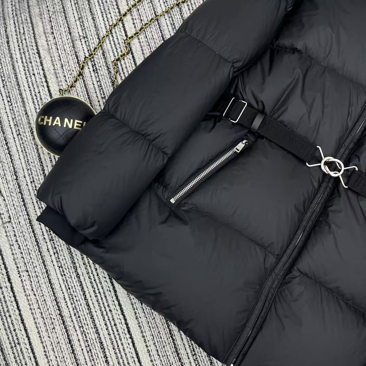 【PRADA旗艦店】ダウンジャケット、ご好評に付き再入荷！-BRAND OFF