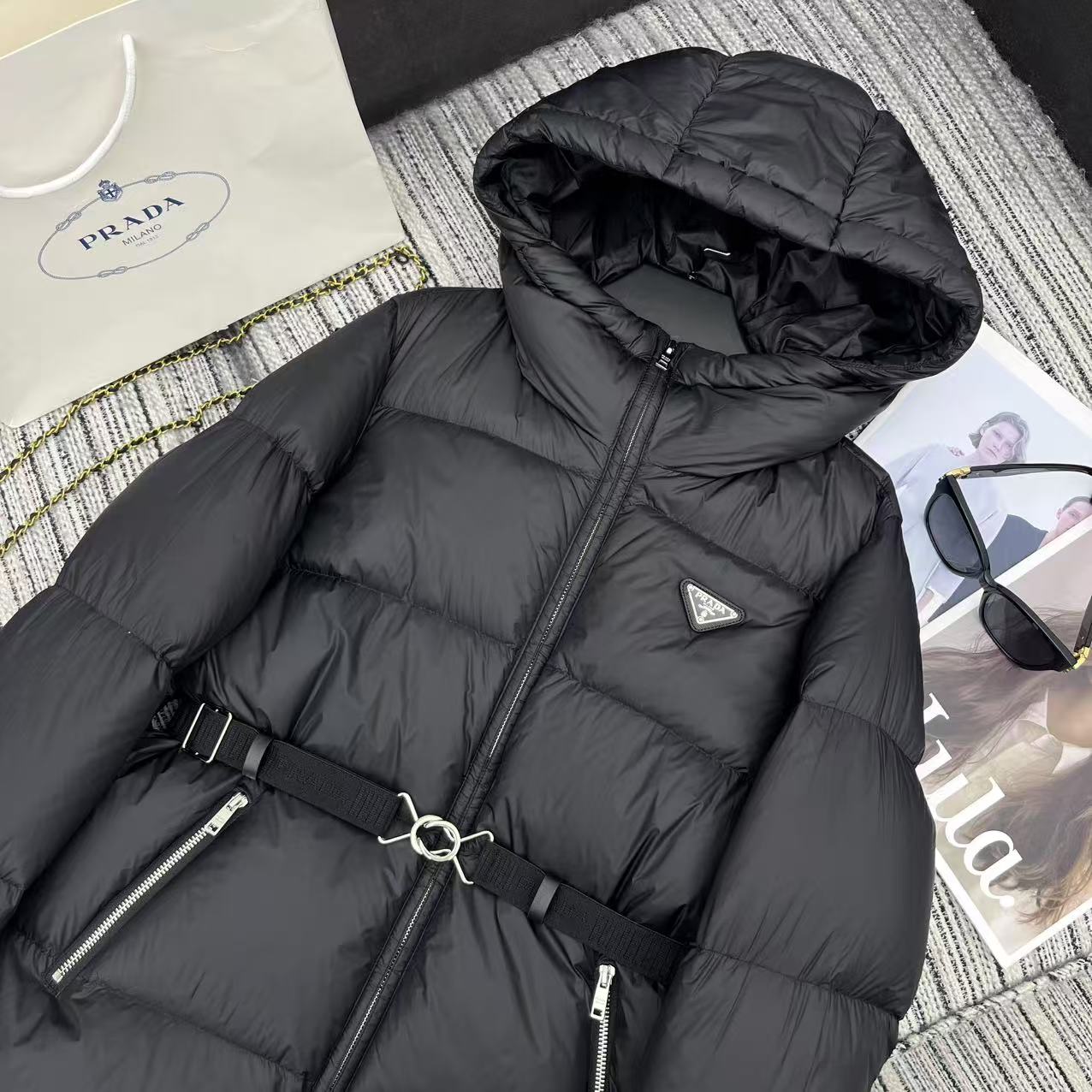 【PRADA旗艦店】ダウンジャケット、ご好評に付き再入荷！-BRAND OFF