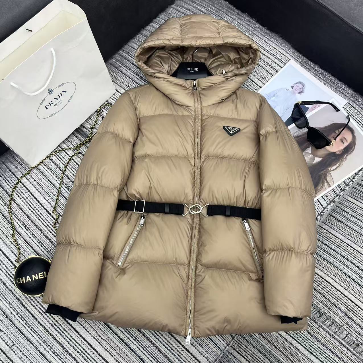 【PRADA旗艦店】ダウンジャケット、ご好評に付き再入荷！-BRAND OFF