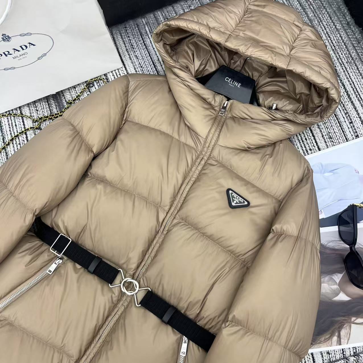 【PRADA旗艦店】ダウンジャケット、ご好評に付き再入荷！-BRAND OFF