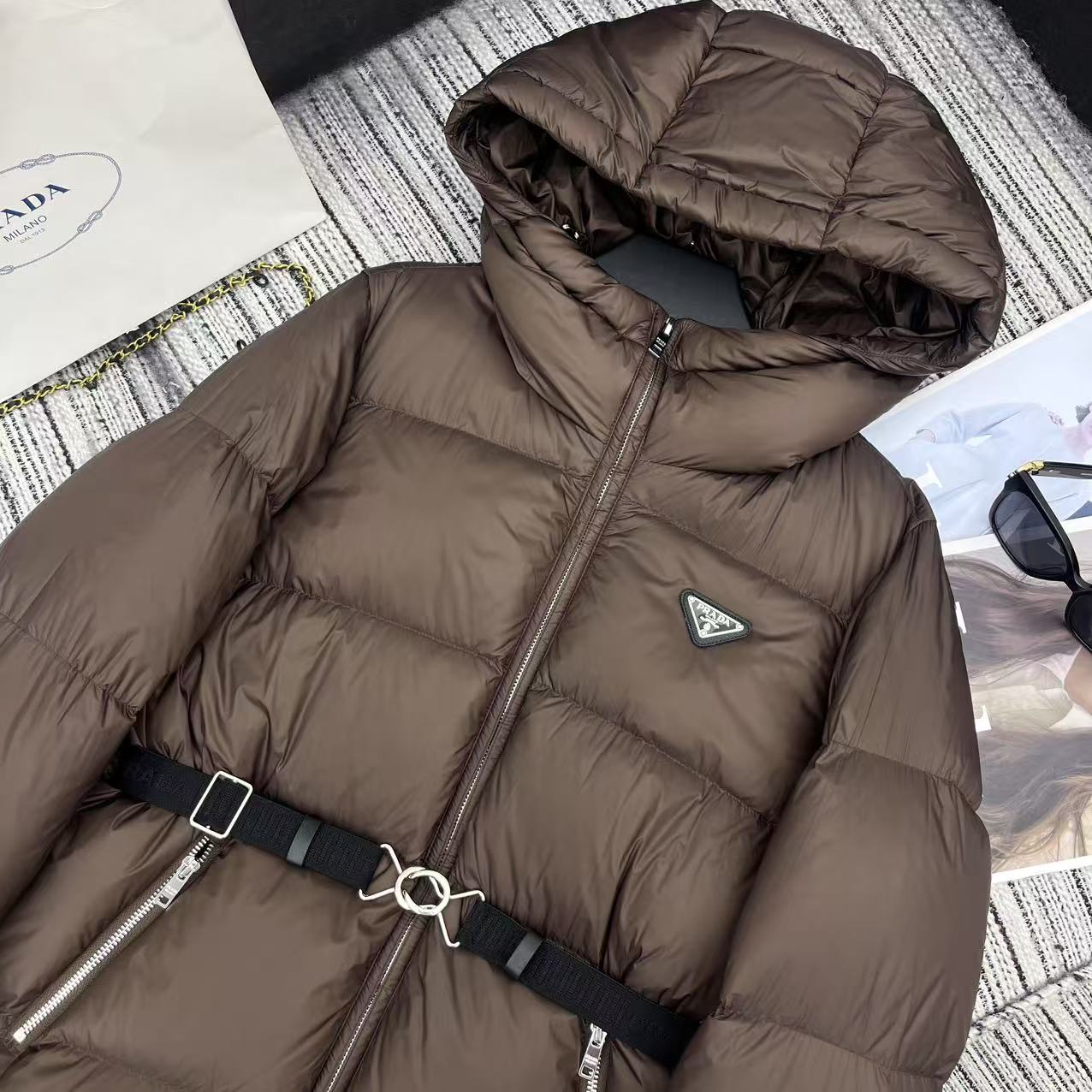【PRADA旗艦店】ダウンジャケット、ご好評に付き再入荷！-BRAND OFF