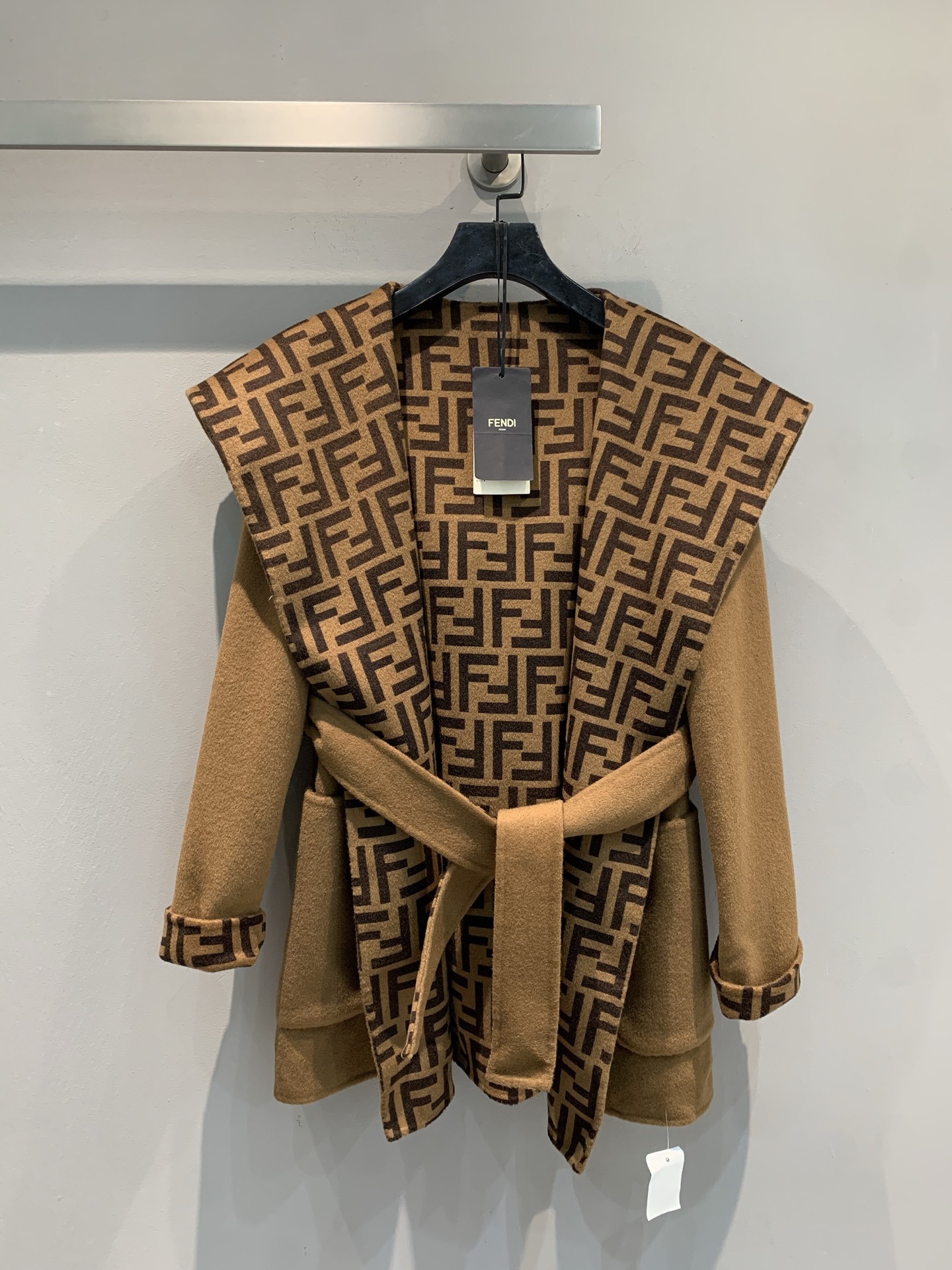 【FENDI旗艦店】フェンディ オーバーコート ご好評に付き再入荷！-BRAND OFF