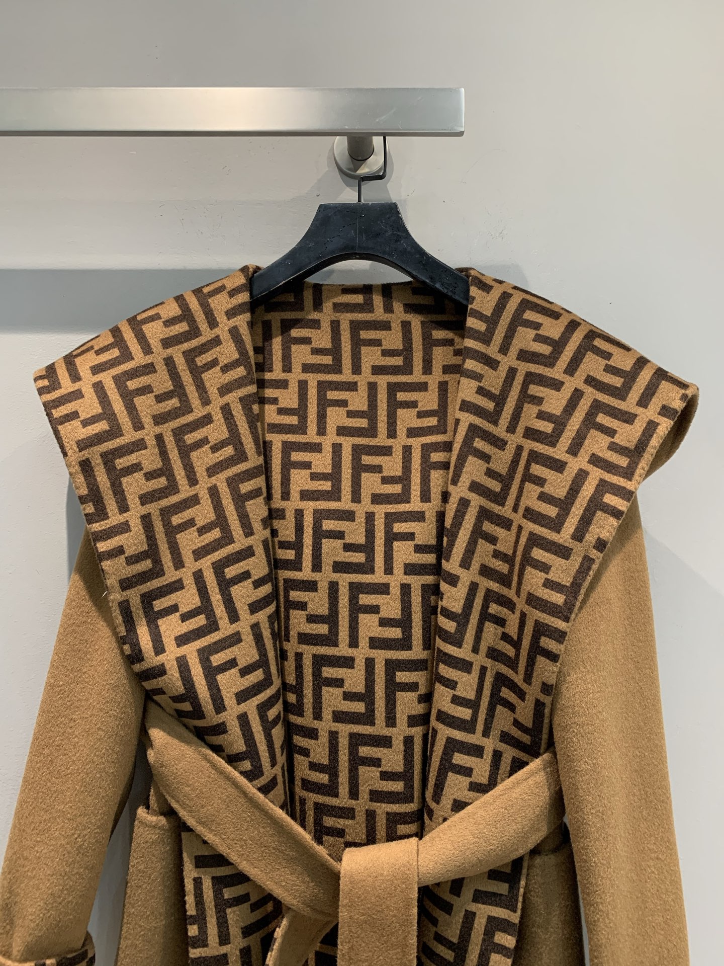 【FENDI旗艦店】フェンディ オーバーコート ご好評に付き再入荷！-BRAND OFF