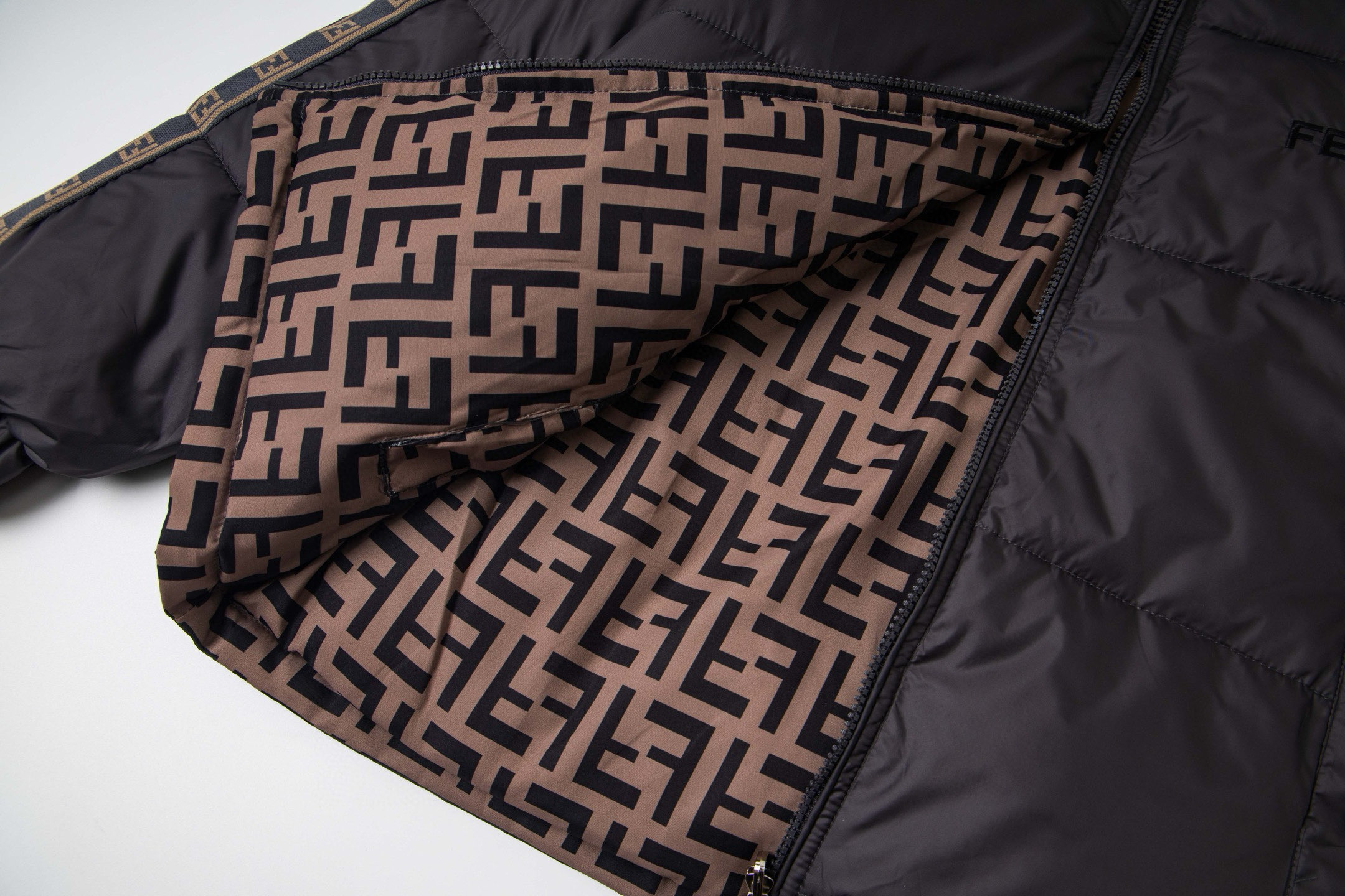 FENDI（フェンディ） ダウンジャケット、ご好評に付き再入荷！-BRAND OFF