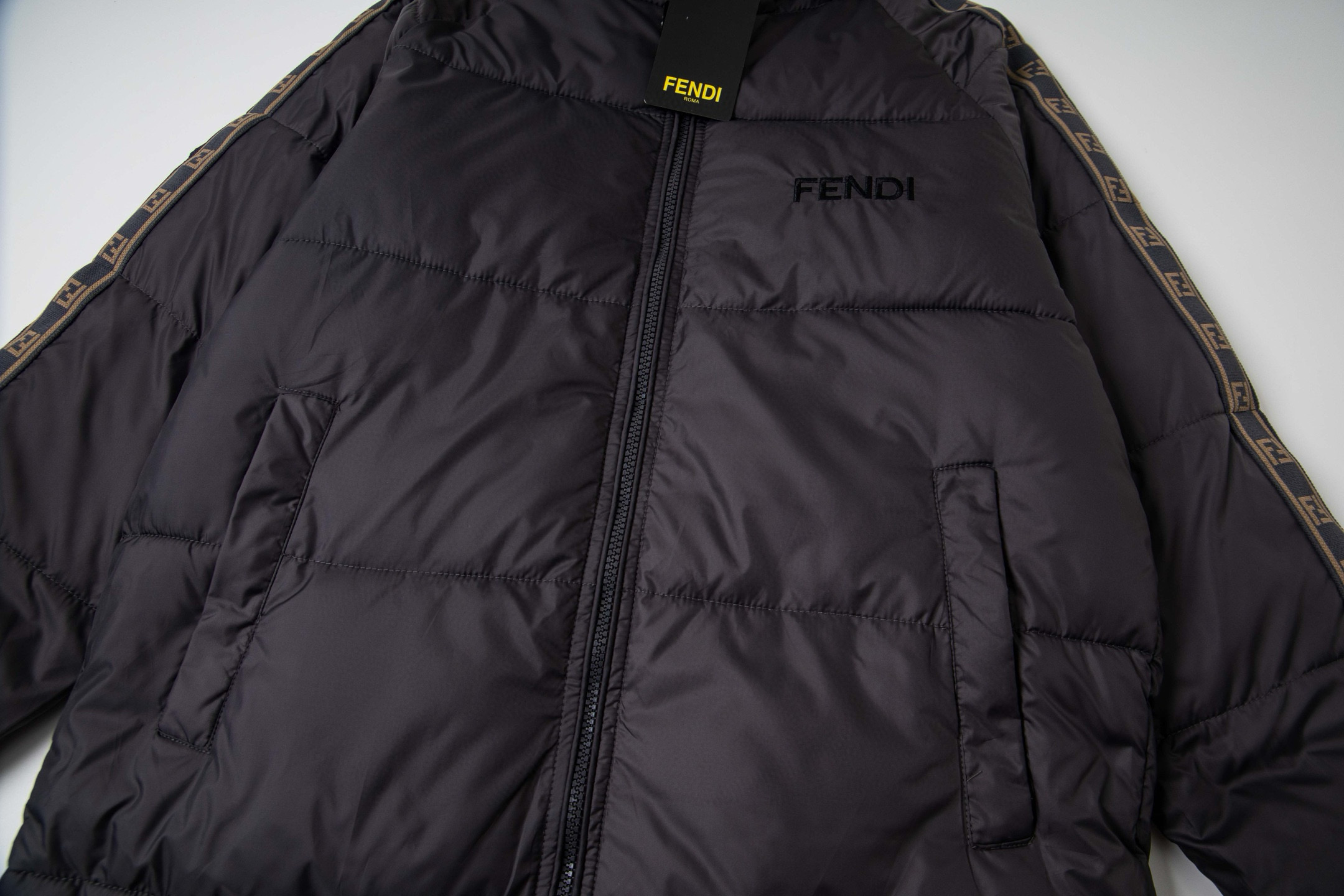 FENDI（フェンディ） ダウンジャケット、ご好評に付き再入荷！-BRAND OFF