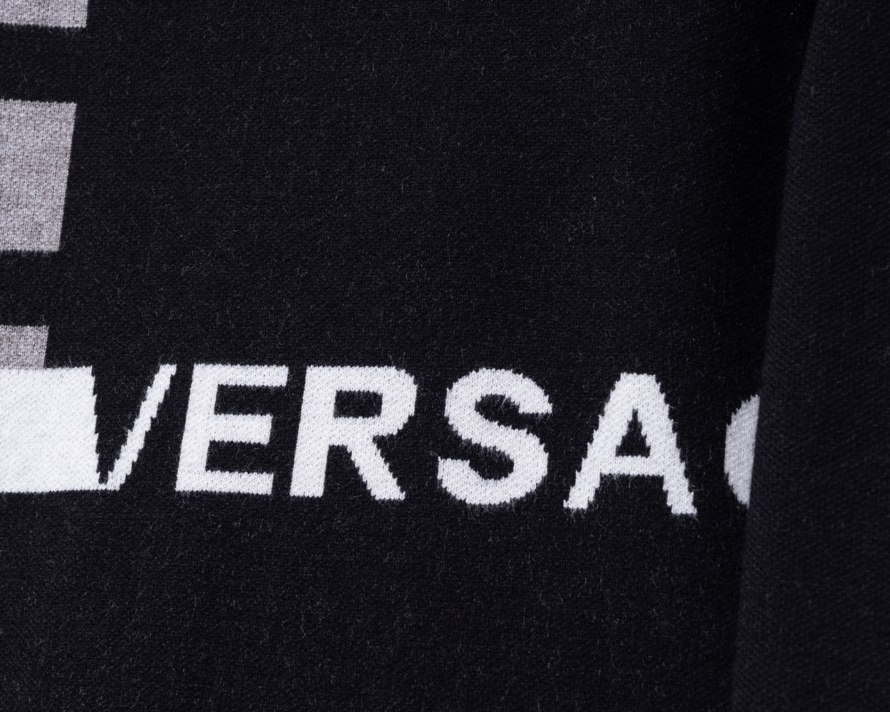 【VERSACE旗艦店】ヴェルサーチ セーター ご好評に付き再入荷！-BRAND OFF
