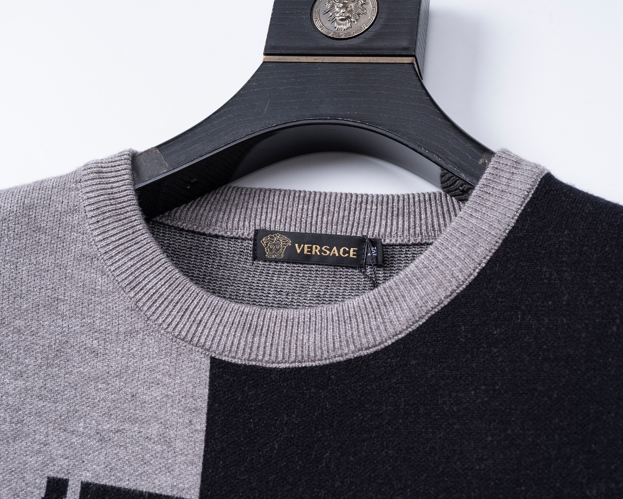 【VERSACE旗艦店】ヴェルサーチ セーター ご好評に付き再入荷！-BRAND OFF