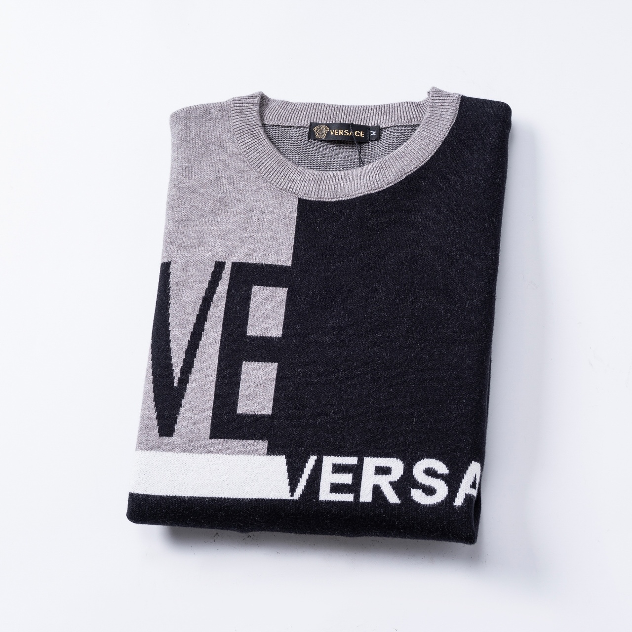 【VERSACE旗艦店】ヴェルサーチ セーター ご好評に付き再入荷！-BRAND OFF