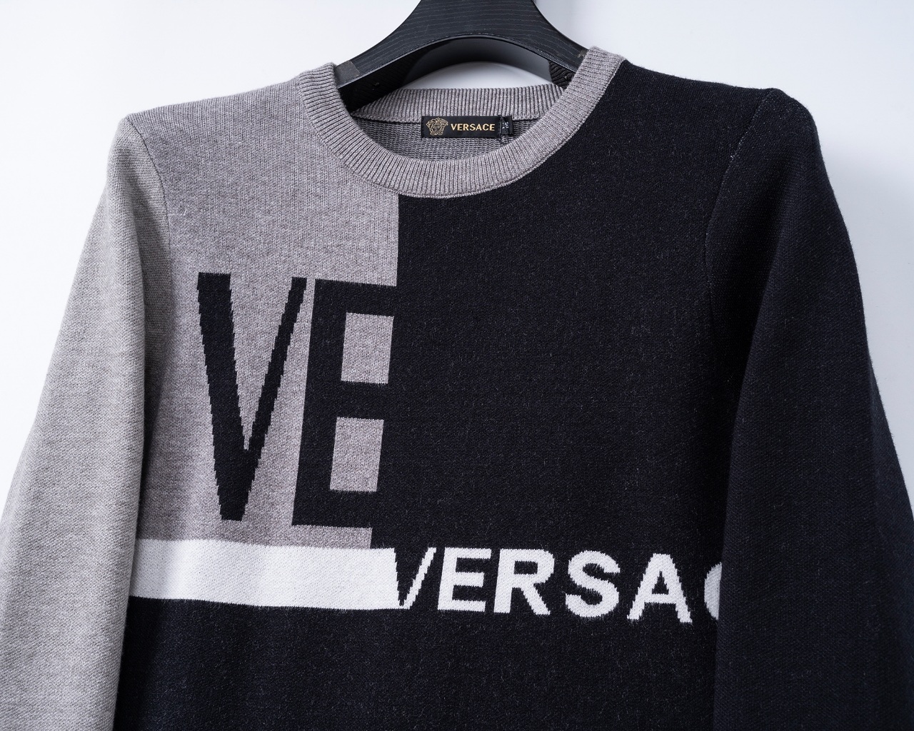 【VERSACE旗艦店】ヴェルサーチ セーター ご好評に付き再入荷！-BRAND OFF