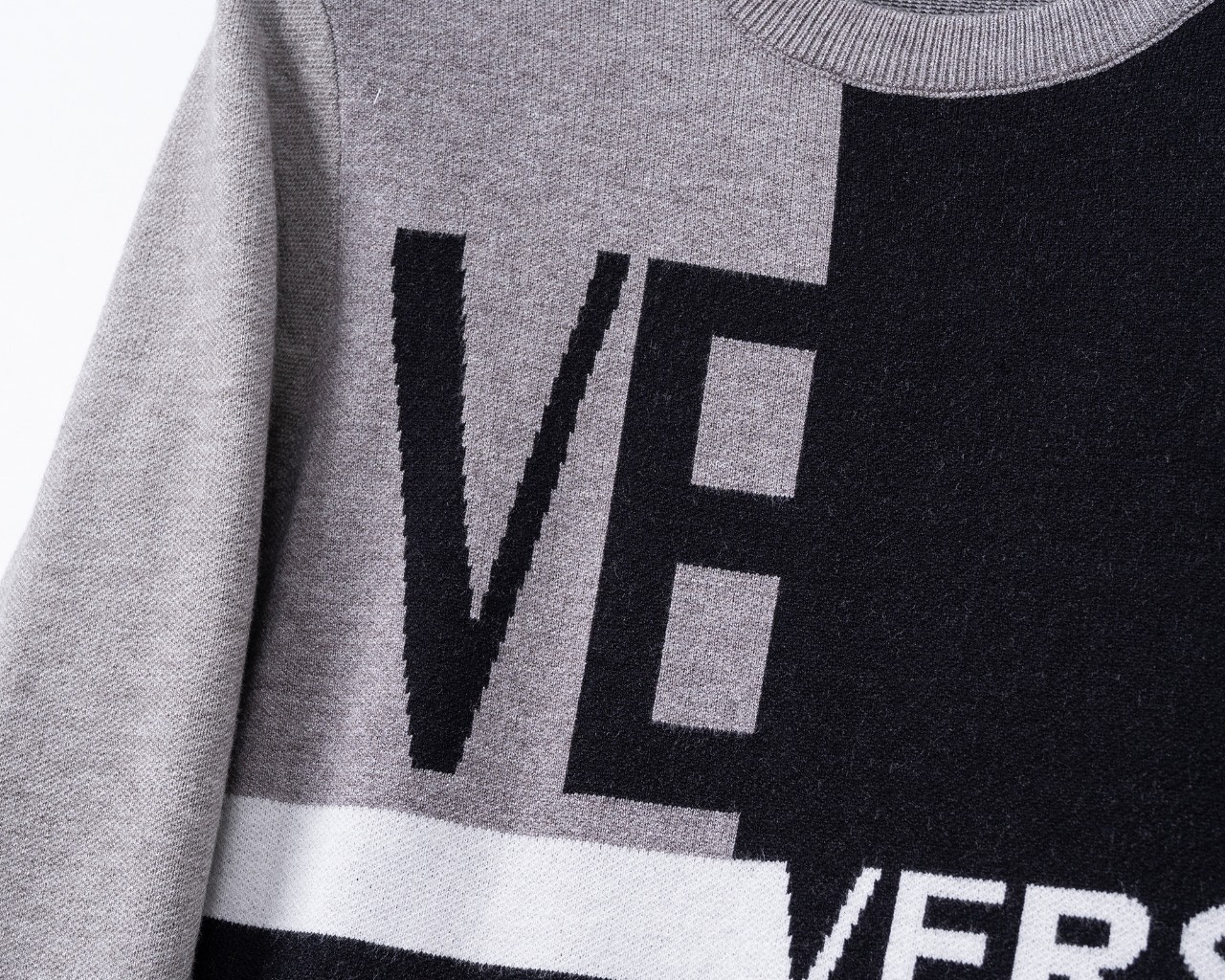 【VERSACE旗艦店】ヴェルサーチ セーター ご好評に付き再入荷！-BRAND OFF