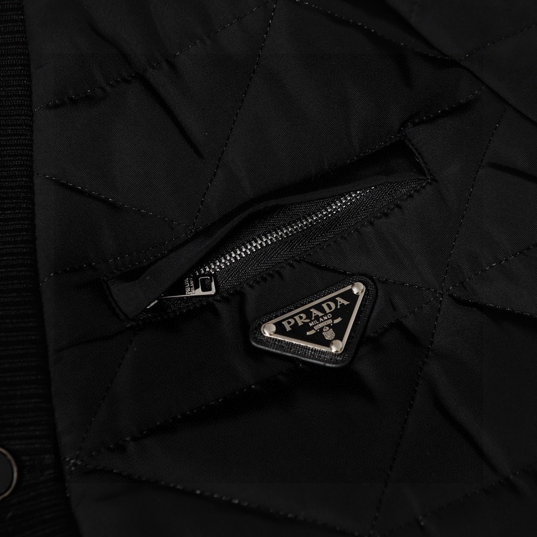 【PRADA旗艦店】プラダ ダウンジャケット ご好評に付き再入荷！-BRAND OFF