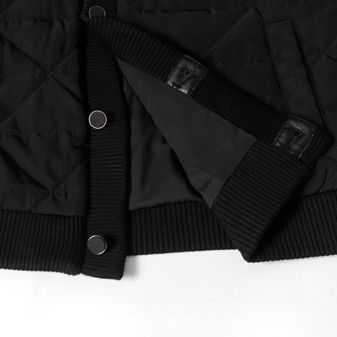 【PRADA旗艦店】プラダ ダウンジャケット ご好評に付き再入荷！-BRAND OFF