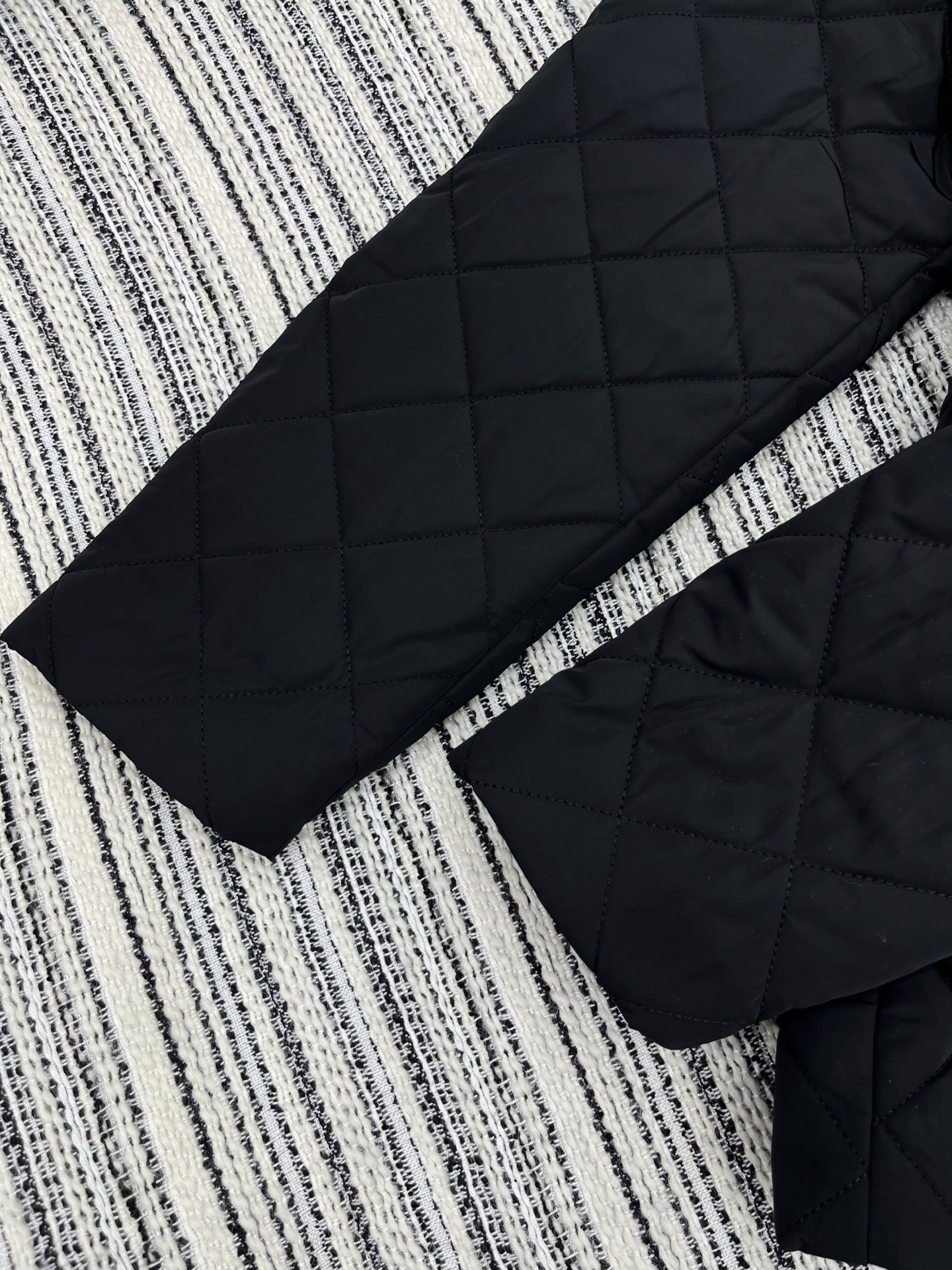 【PRADA旗艦店】ダウンジャケット、ご好評に付き再入荷！-BRAND OFF