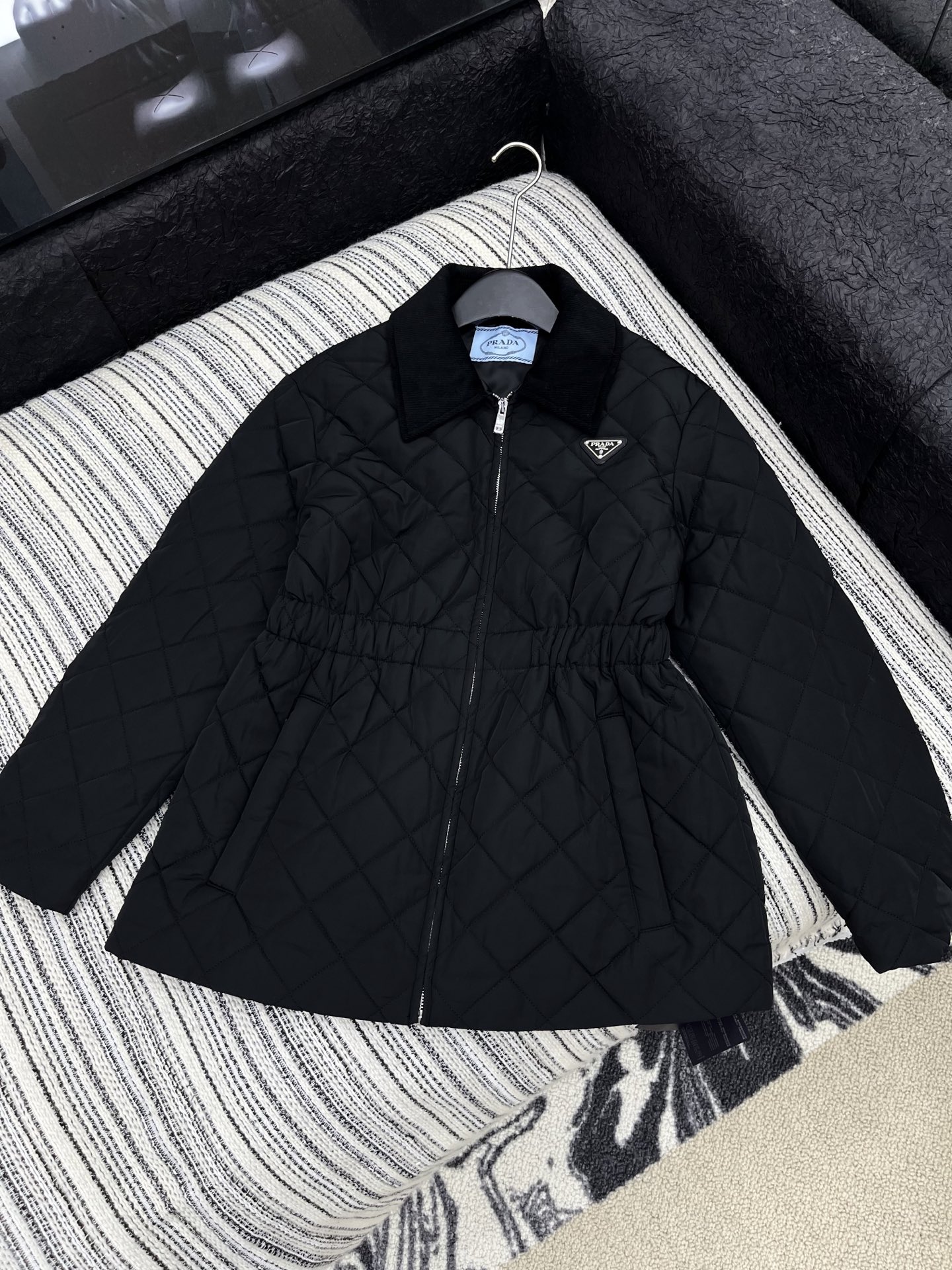 【PRADA旗艦店】ダウンジャケット、ご好評に付き再入荷！-BRAND OFF