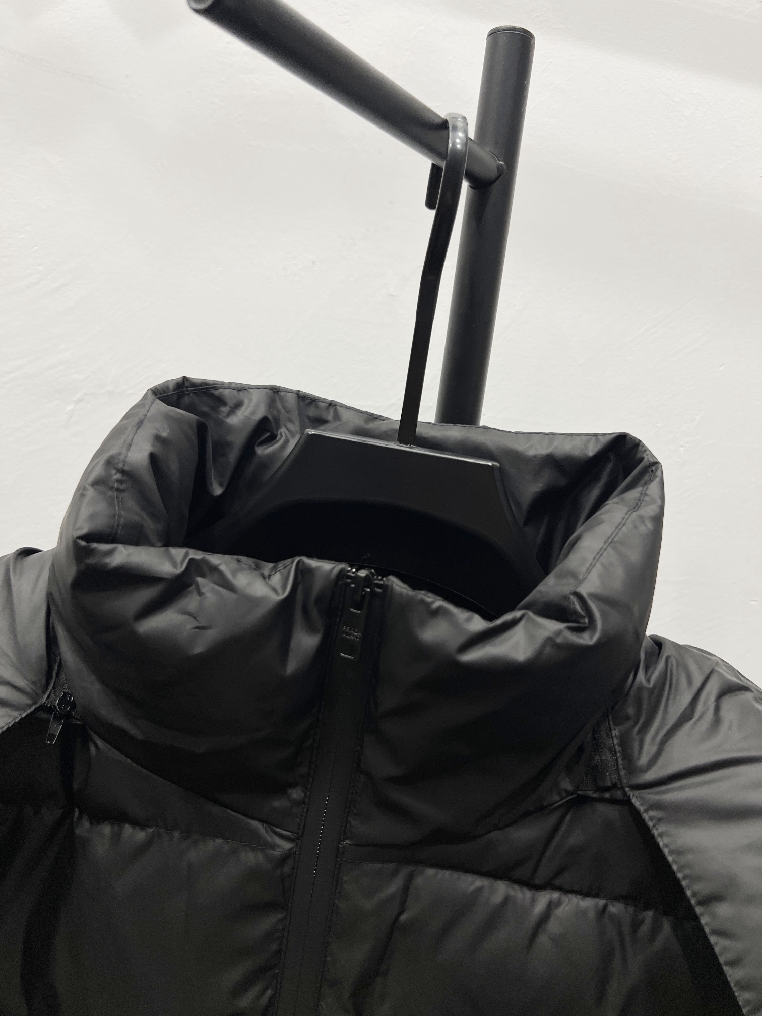 【PRADA旗艦店】ダウンジャケット、ご好評に付き再入荷！-BRAND OFF