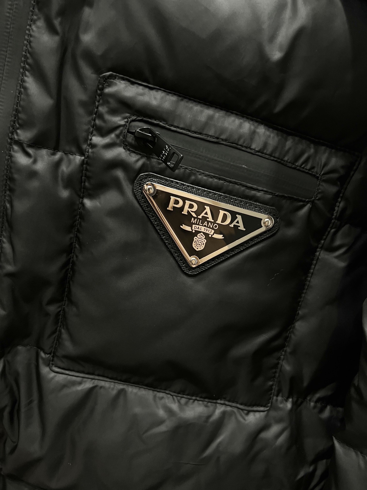 【PRADA旗艦店】ダウンジャケット、ご好評に付き再入荷！-BRAND OFF