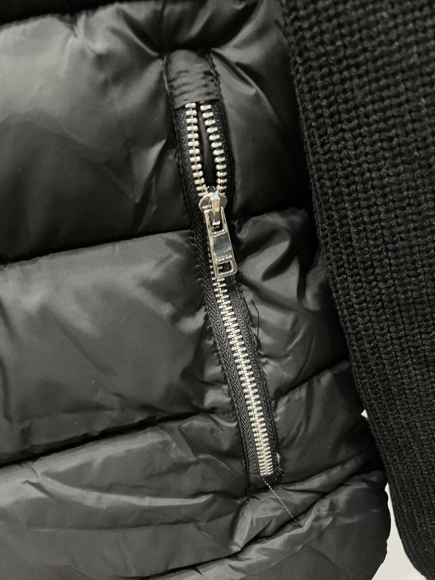 【PRADA旗艦店】ダウンジャケット、ご好評に付き再入荷！-BRAND OFF