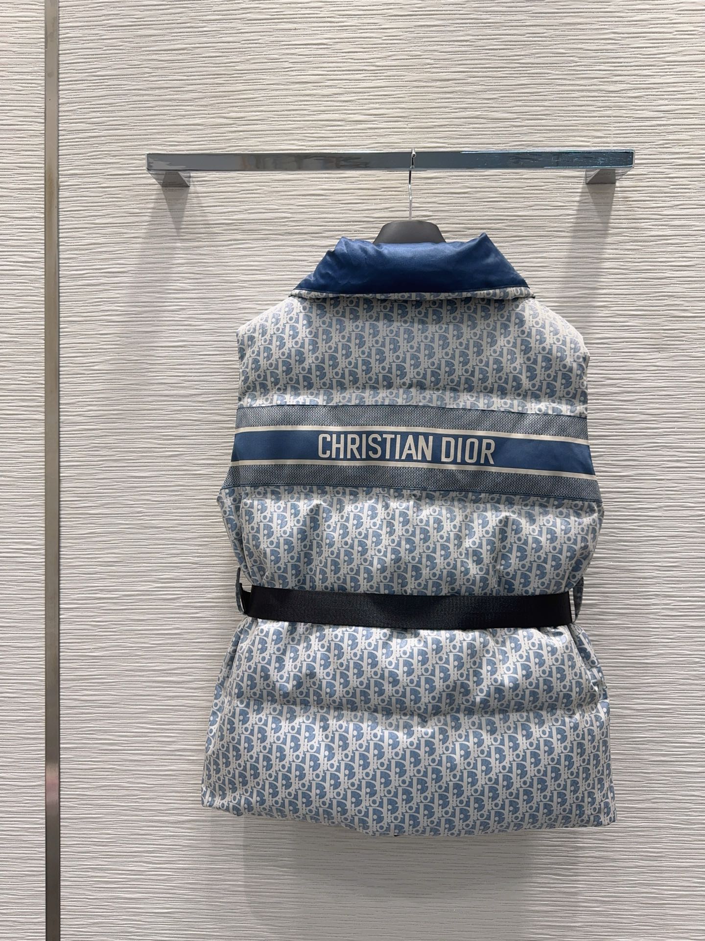 【DIOR公式 旗艦店】（ディオール ） ダウンベスト、ご好評に付き再入荷！-BRAND OFF