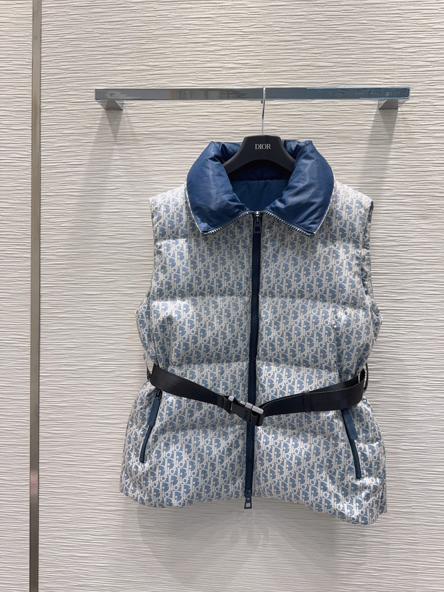 【DIOR公式 旗艦店】（ディオール ） ダウンベスト、ご好評に付き再入荷！-BRAND OFF