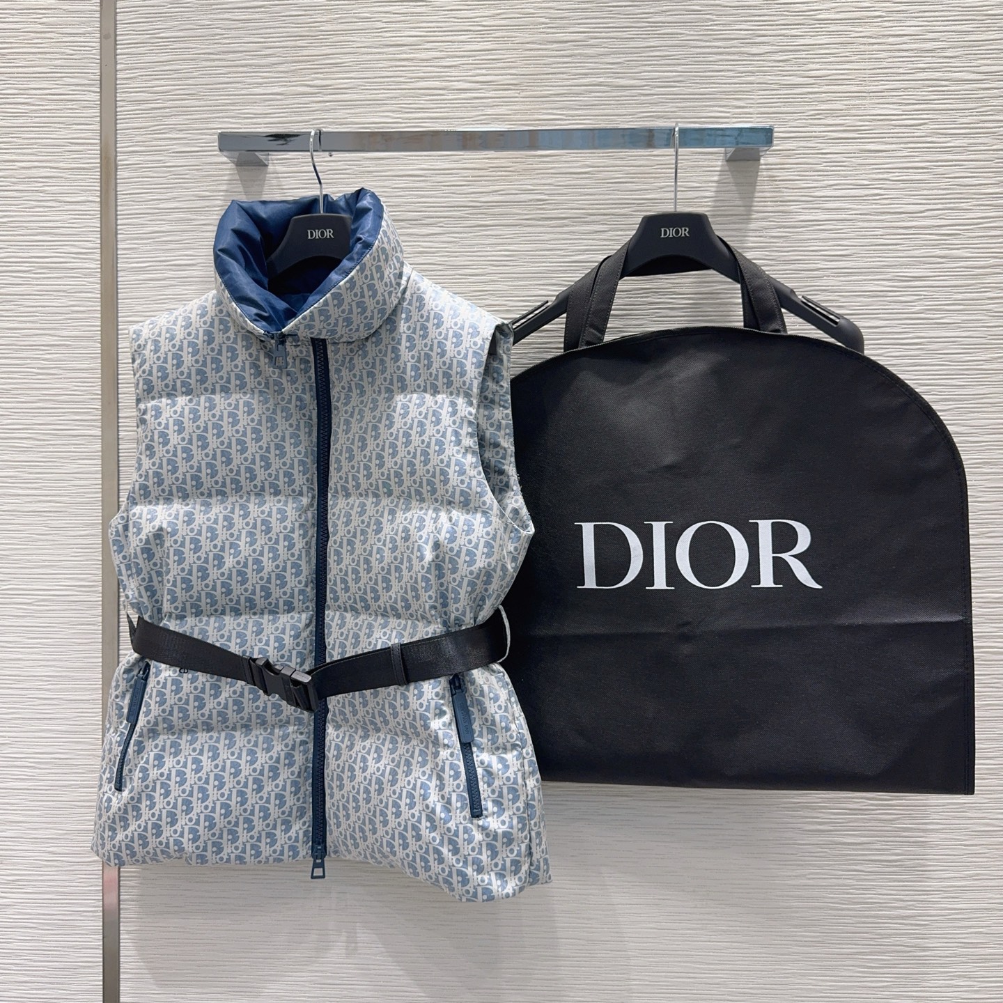 【DIOR公式 旗艦店】（ディオール ） ダウンベスト、ご好評に付き再入荷！-BRAND OFF