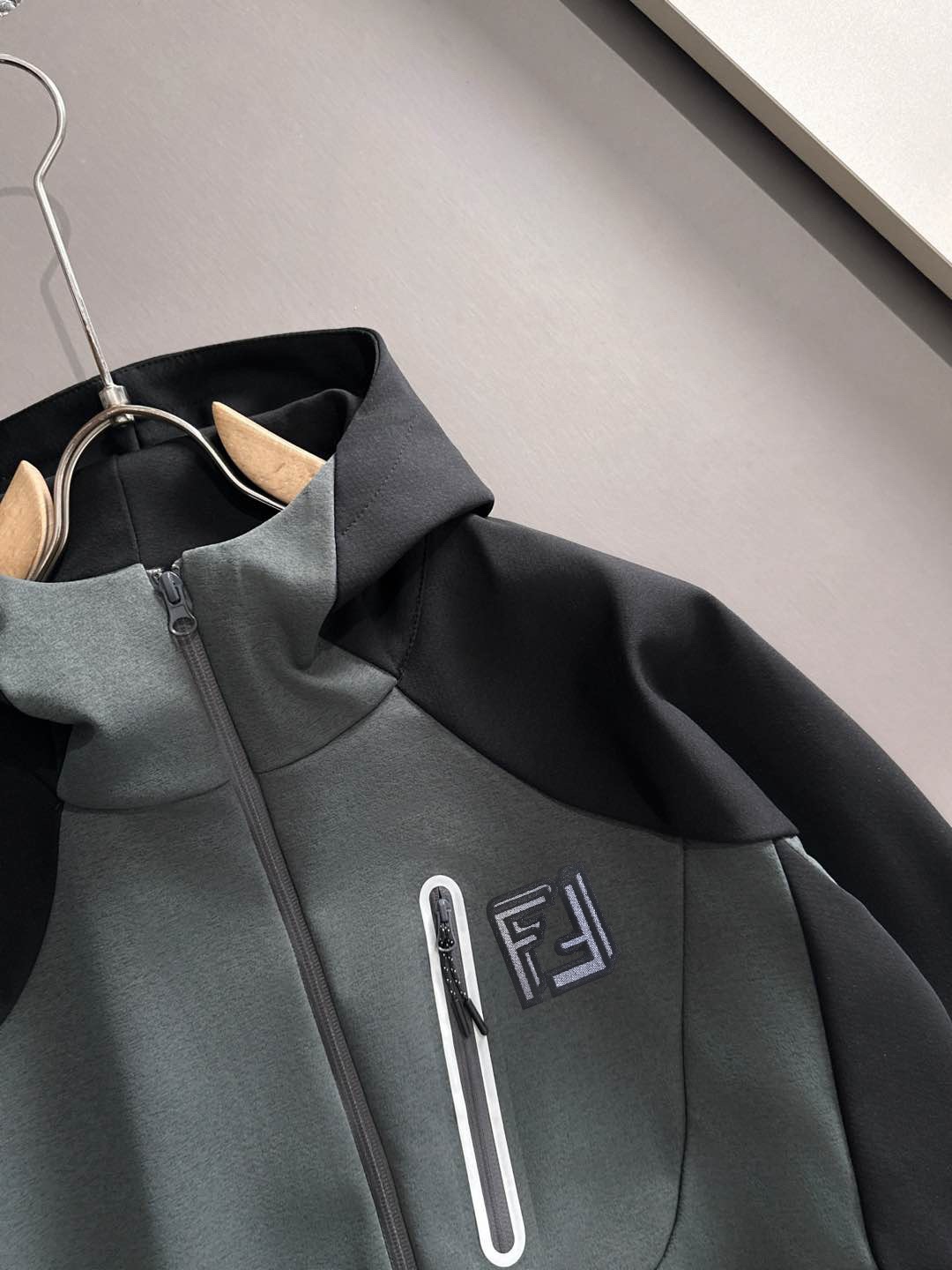 【FENDI旗艦店】フェンディ ジャケット 、ご好評に付き再入荷！-BRAND OFF