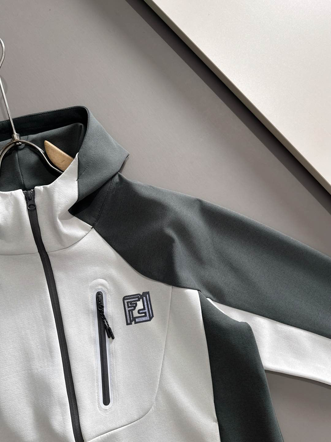【FENDI旗艦店】フェンディ ジャケット 、ご好評に付き再入荷！-BRAND OFF