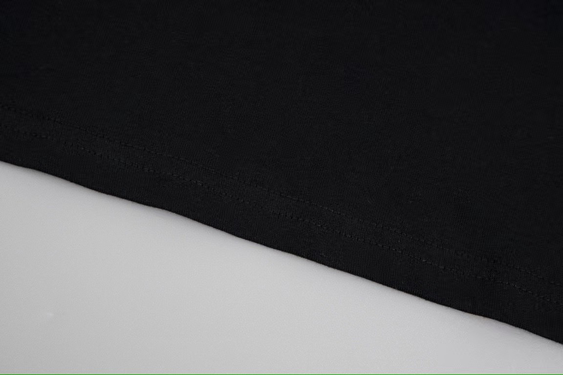 【YSL SAINT LAURENT 公式旗艦店】サンローラン Tシャツ ご好評に付き再入荷！-BRAND OFF