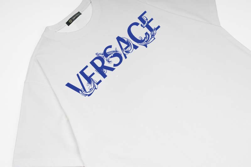 【VERSACE  公式旗艦店】ヴェルサーチ Tシャツご好評に付き再入荷 24628-BRAND OFF