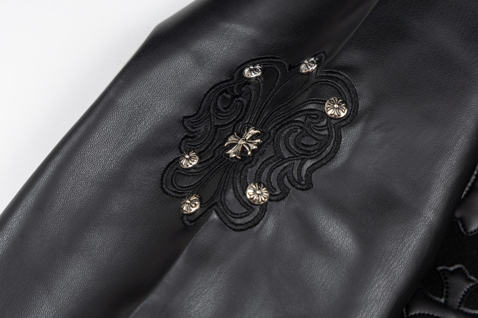 【CHROME HEARTS旗艦店】クロムハーツ ジャケット ご好評に付き再入荷！-BRAND OFF