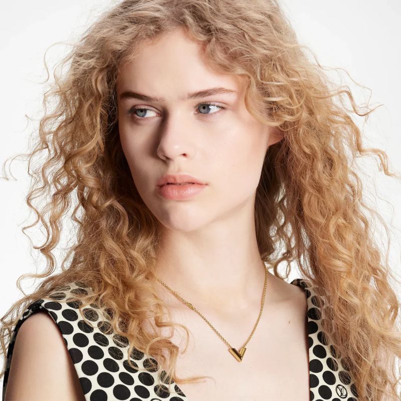 【2026】【Louis Vuitton】ネックレス・エセンシャル V ロゴ-BRAND OFF