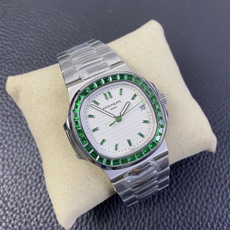 パテックフィリップPatek Philippeノーチラス5711/113P ホワイト文字盤-BRAND OFF