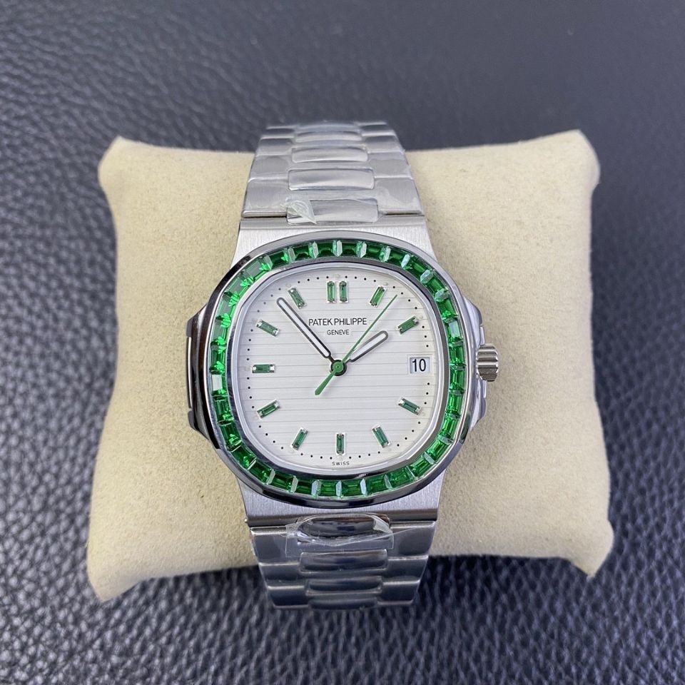 パテックフィリップPatek Philippeノーチラス5711/113P ホワイト文字盤-BRAND OFF
