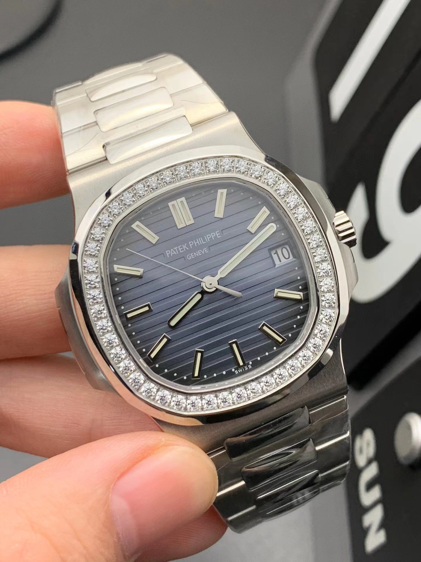 パテックフィリップ ノーチラス ベゼルダイヤ Ref.5713/1G-010-BRAND OFF
