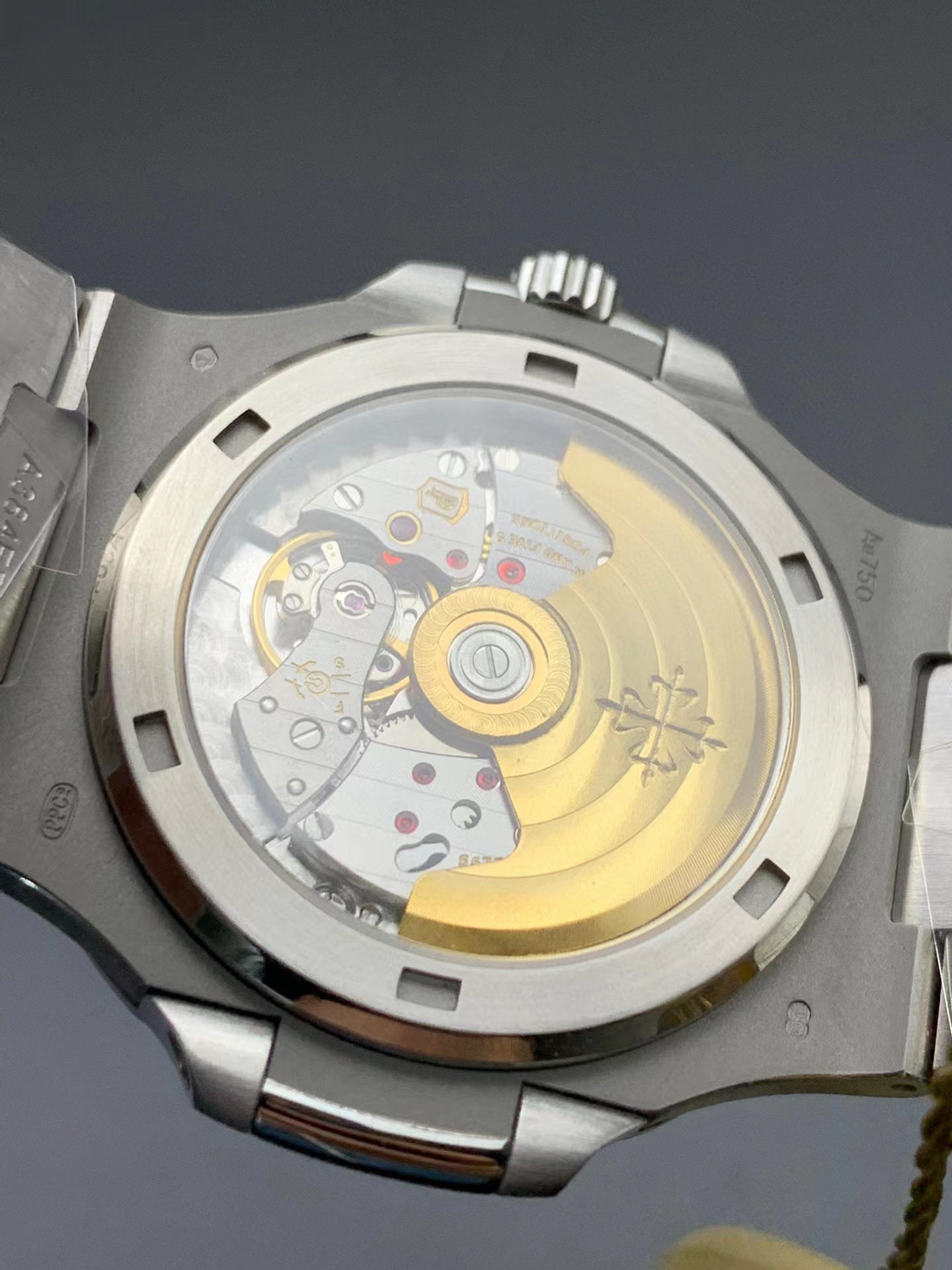 パテックフィリップ ノーチラス ベゼルダイヤ Ref.5713/1G-010-BRAND OFF