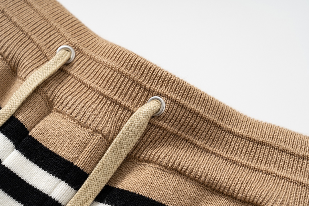 【BURBERRY  公式旗艦店】バーバリー  ショートパンツ  ご好評に付き再入荷！-BRAND OFF