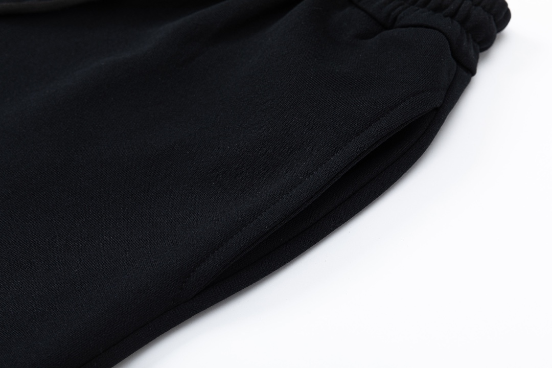 【PRADA 公式旗艦店】プラダ  ショートパンツご好評に付き再入荷！-BRAND OFF