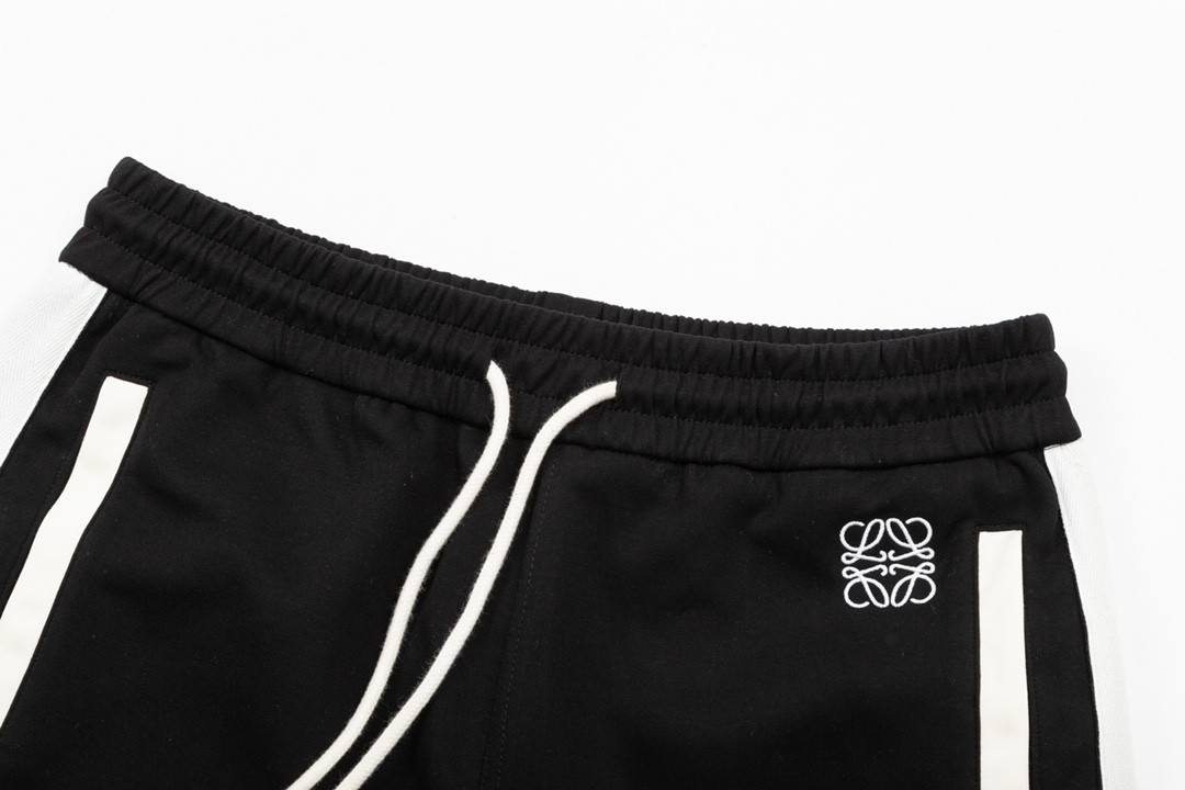 【2026】【LOEWE 公式旗艦店】ロエベ  ショートパンツ  ご好評に付き再入荷！24629-BRAND OFF