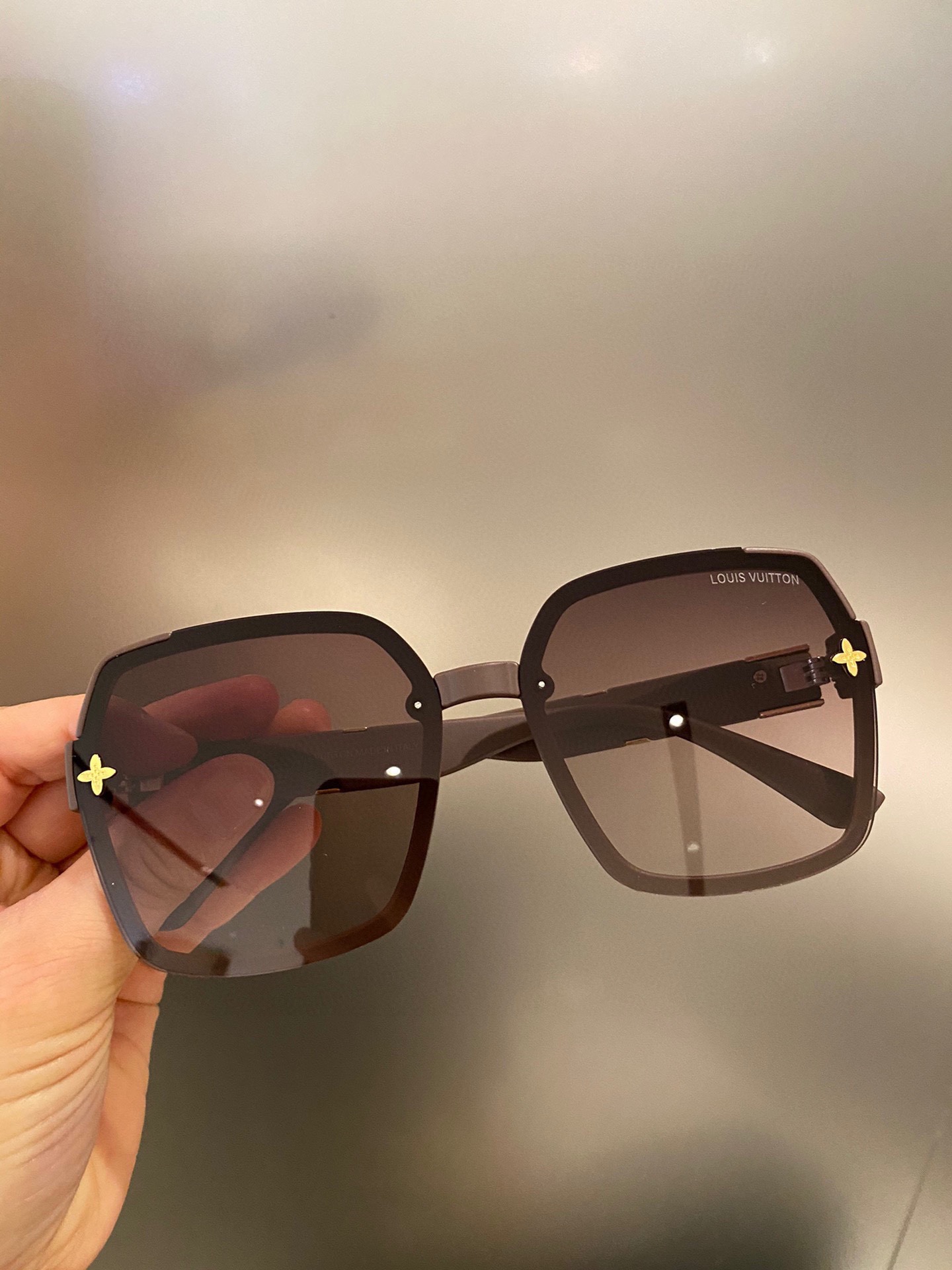 LOUIS VUITTON(ルイヴィトン) サングラス-BRAND OFF