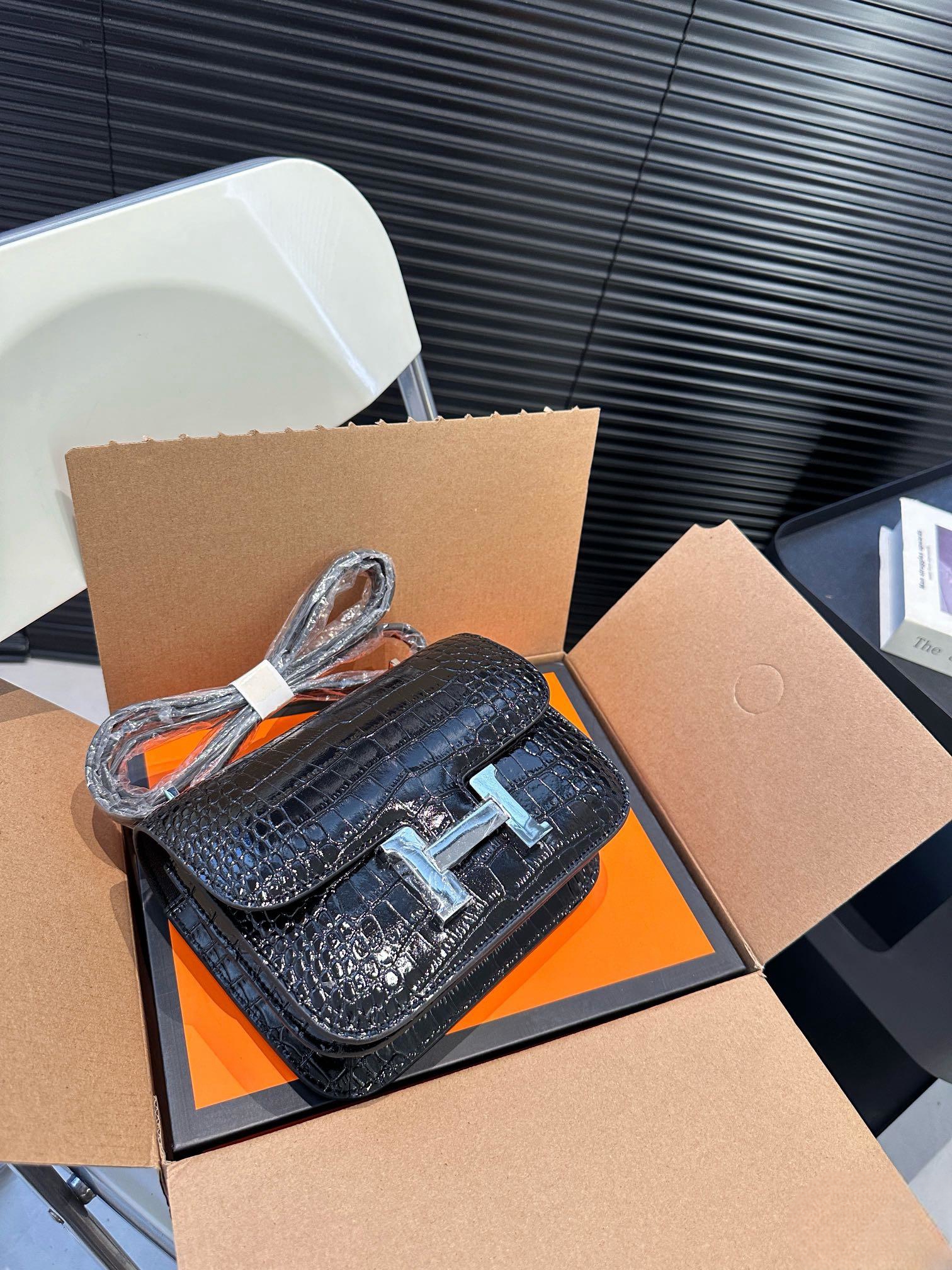【Hermès 公式旗艦店】エルメス 斜めがけバッグ 当日出荷 好評に付き再入荷！19*14CM-BRAND OFF