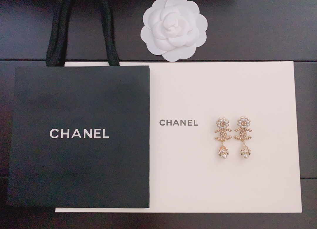 【CHANEL】シャネル  最新のパールフラワーイヤリング-BRAND OFF