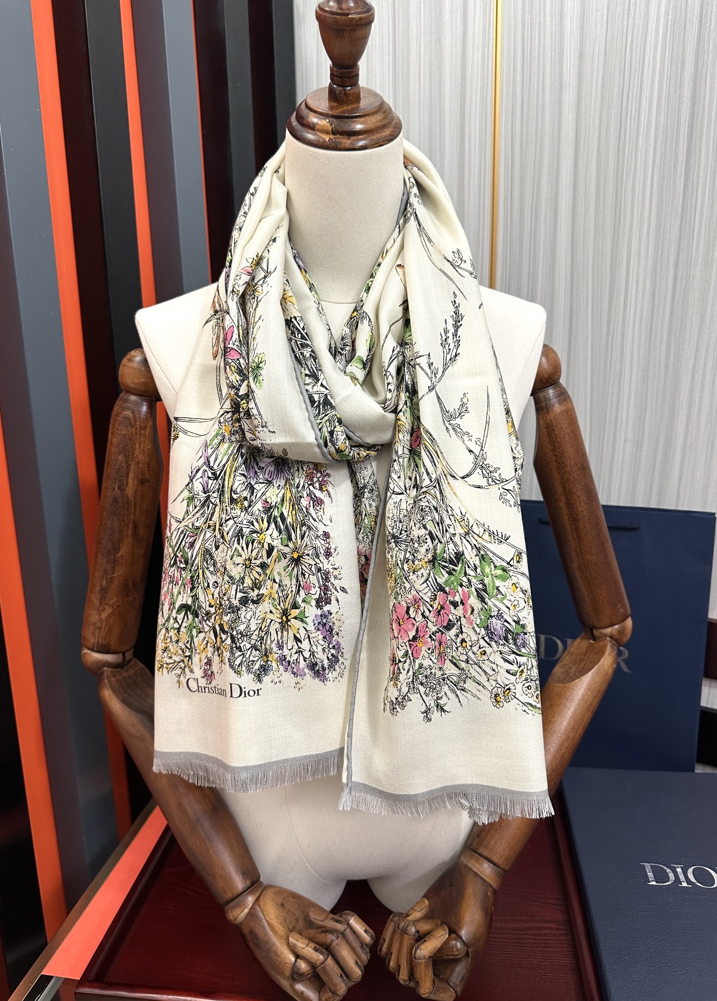 【DIOR  ディオール 】スカーフ 65*185 cm  241108-BRAND OFF