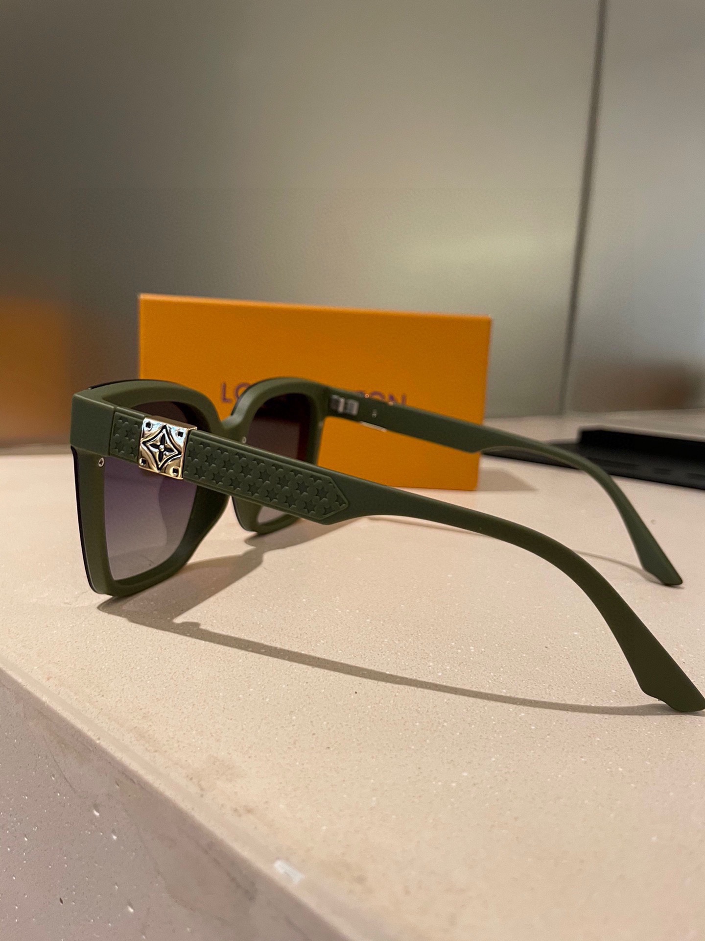 LOUIS VUITTON(ルイヴィトン ) サングラス-BRAND OFF