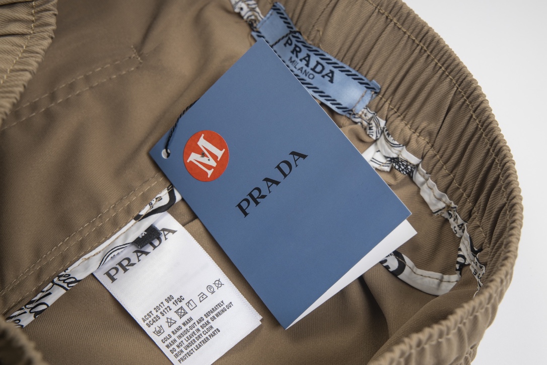 【PRADA  公式旗艦店】 プラダ   ショートパンツ  ご好評に付き再入荷 24624-BRAND OFF