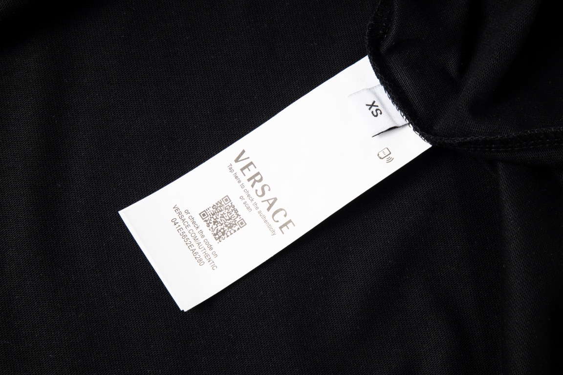 【VERSACE  公式旗艦店】ヴェルサーチ  Tシャツ ご好評に付き再入荷！-BRAND OFF