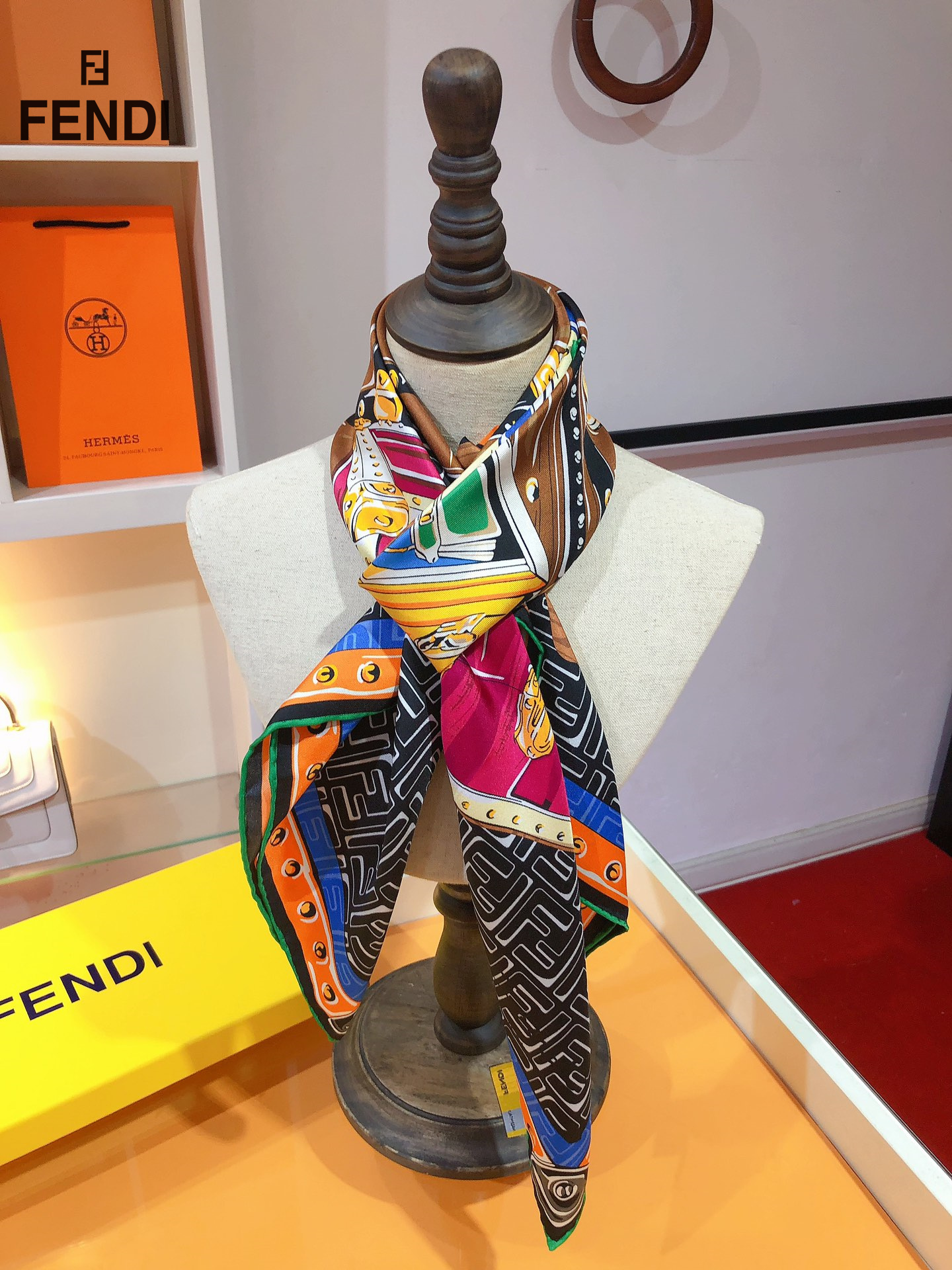 【FENDI  フェンディ】スカーフ90*90CM   241109-BRAND OFF