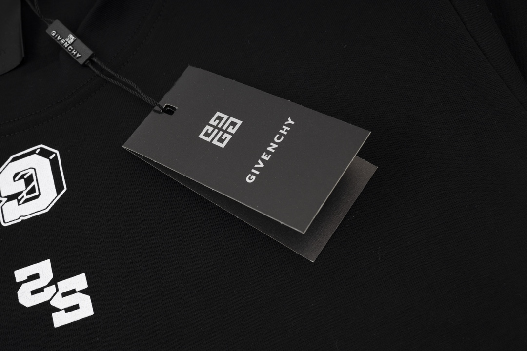 【2026】【GIVENCHY 公式旗艦店】ジバンシー   Tシャツ ご好評に付き再入荷！-BRAND OFF