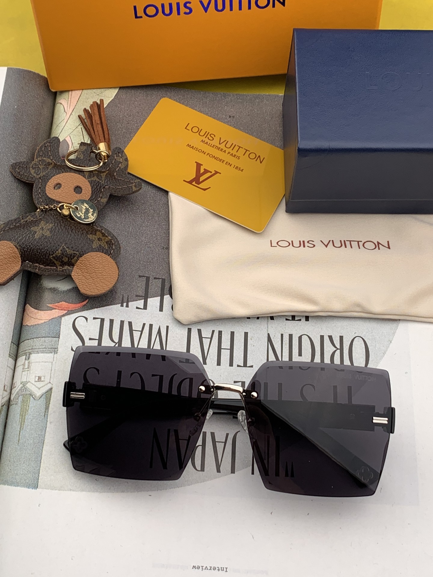 LOUIS VUITTON (  ルイヴィトン ) サングラス-BRAND OFF